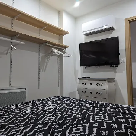 Au Bout De La Rue, La Wifi Acces 24 Sur 24 Iptv Apartman *