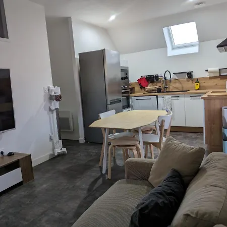 Apartment Au Bout De La Rue, La Wifi Acces 24 Sur 24 Iptv *