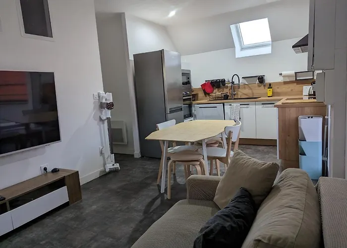 Apartment Au Bout De La Rue, La Wifi Acces 24 Sur 24 Iptv *