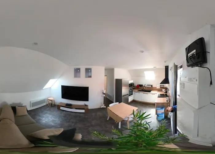 Apartment Au Bout De La Rue, La Wifi Acces 24 Sur 24 Iptv *